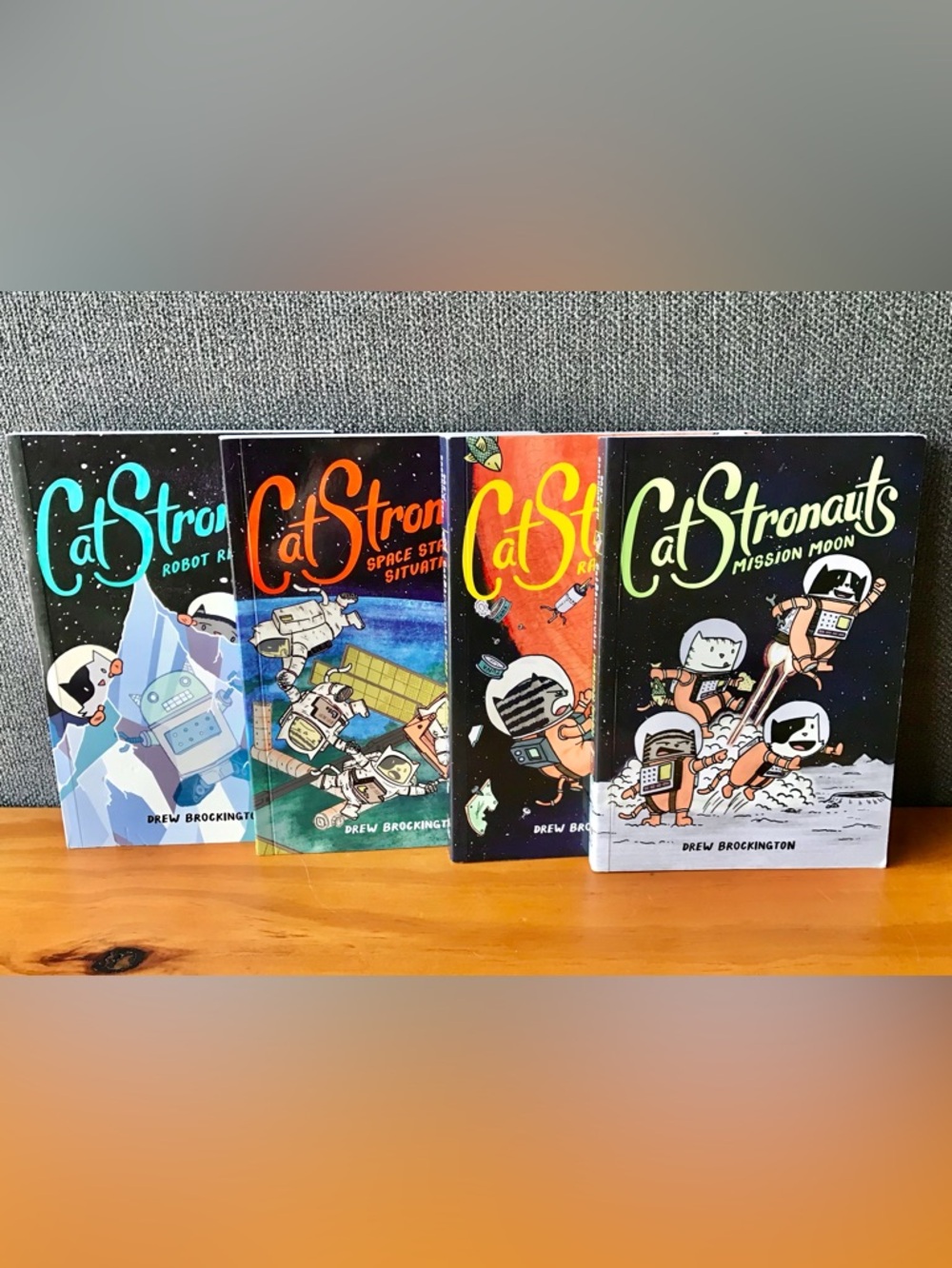 4 CATSTRONAUTS Comic Book Cat Cartoon Graphic Novels Kids Young Adult Reading